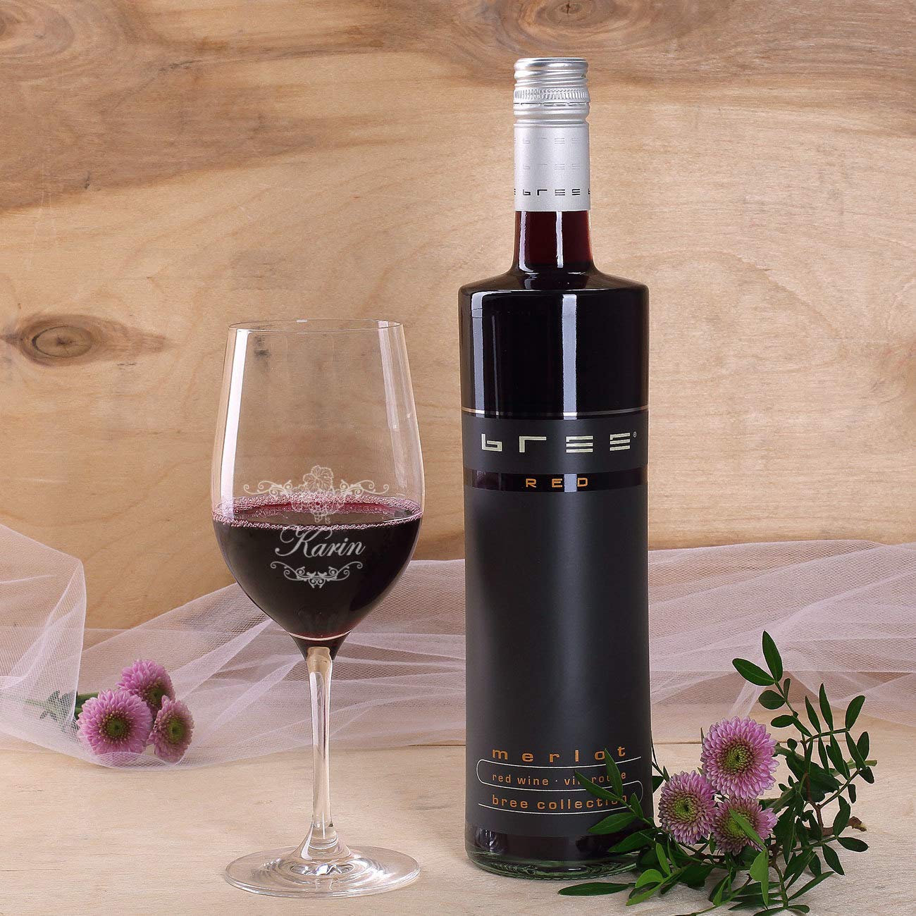 Herz & Heim® Bree Wein Geschenkkiste zum 70. Geburtstag mit graviertem Weinglas und Bree Wein zur Auswahl in Rot