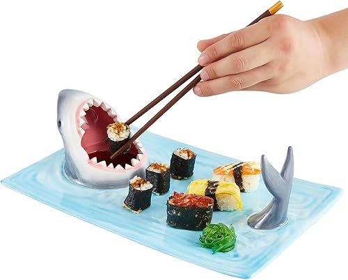 Shark - Plato de cerámica para sushi con forma de tiburón, bandeja para servir alimentos pintada a mano con cuenco de salsa de soja y soporte para