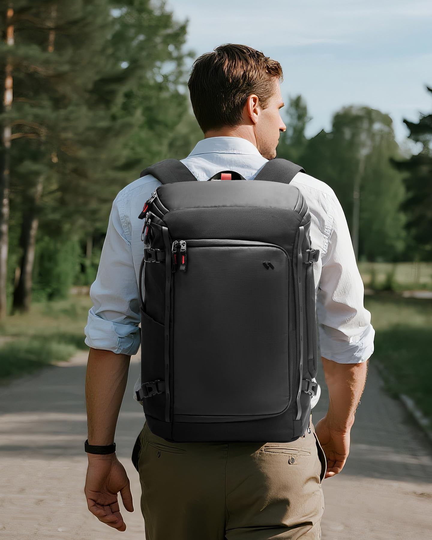Inateck Reiserucksack Rucksack 40L, TSA Freundlich Groß Spritzwassergeschützt Handgepäck Flugzeug Travel Carry on Backpack für 17 Zoll Laptop, für Business, Reise Weekender Trip