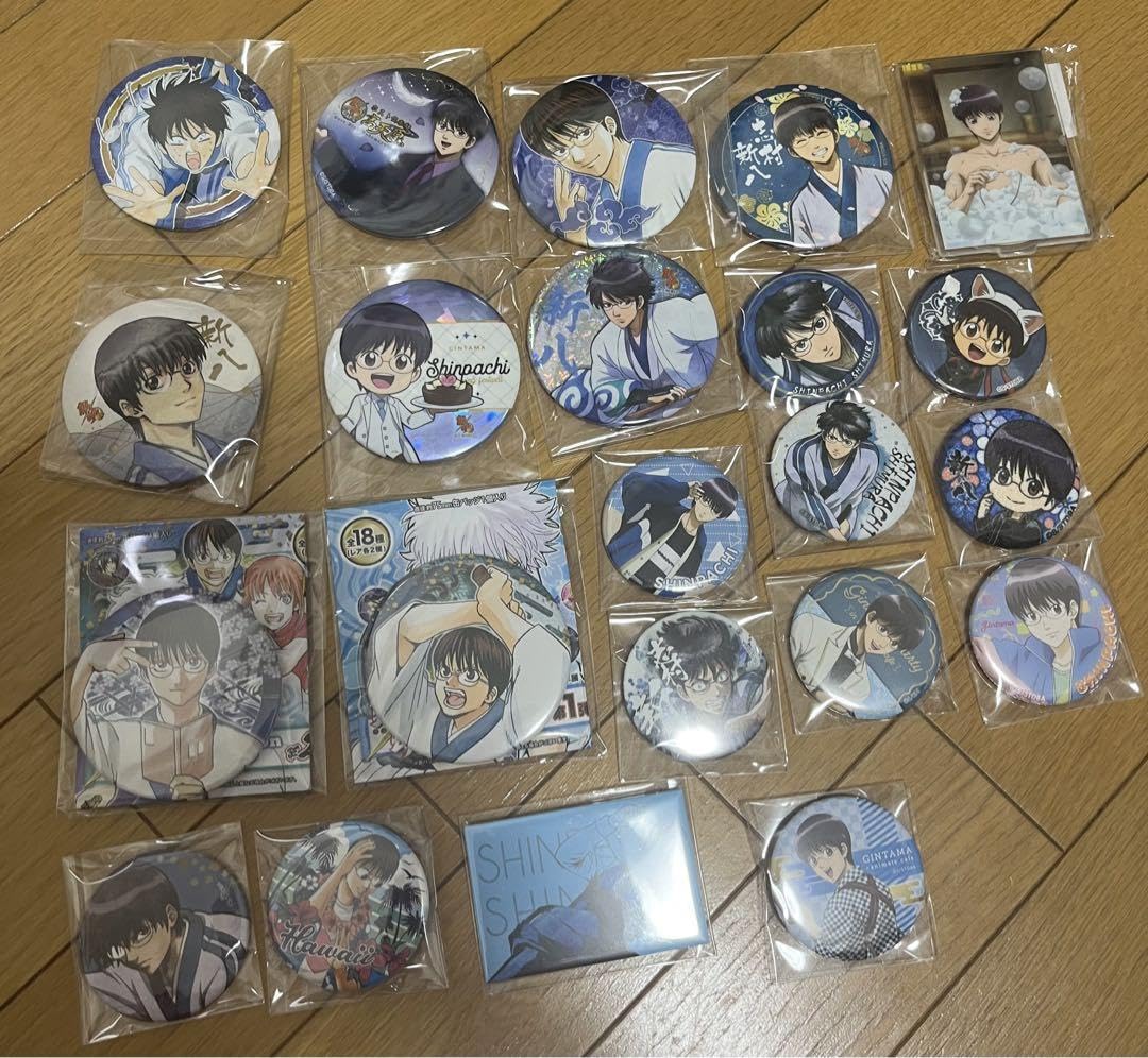 銀魂　志村新八　グッズセット　缶バッジ　アクリルスタンド　キーホルダー Amazon.co.jp: 銀魂 志村新八 缶バッジ アクリルスタンド セット