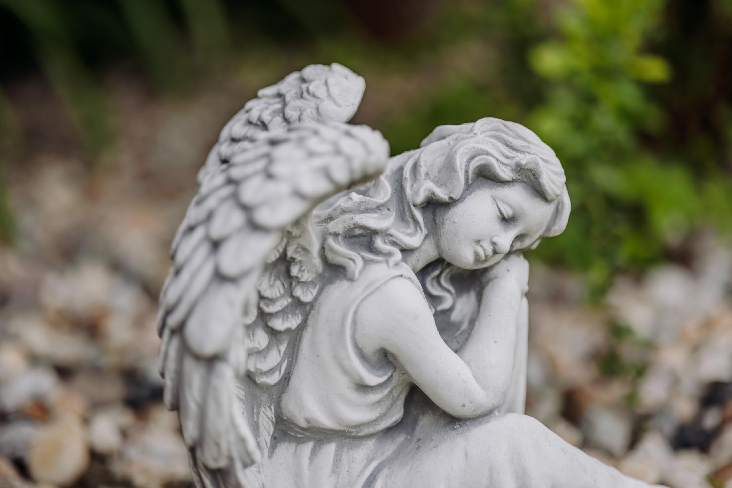 gartendekoparadies.de Schlafender Engel Steinfigur für Garten & Grab, frostfest & wetterfest, aus massivem Steinguss Weißbeton, Grabengel Figur als Grabdeko oder Gartendeko, 25 cm, grau
