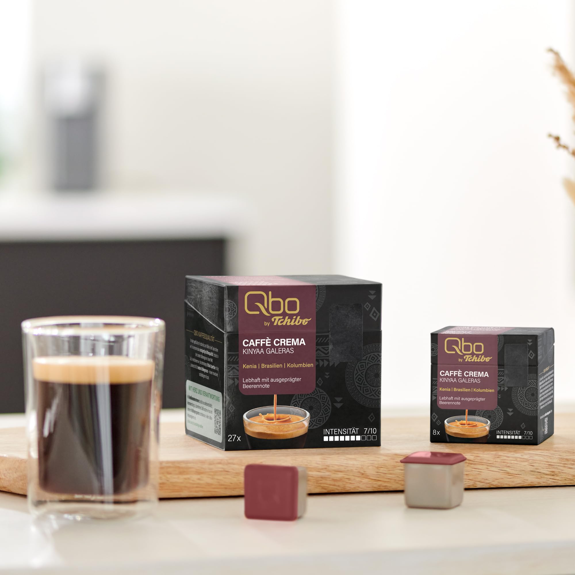 Tchibo Qbo Caffè Crema Kinyaa Galeras Premium Kaffeekapseln, 144 Stück - 18x8 Kapseln (Caffè, Intensität 7/10, lebhaft und beerig), nachhaltig & aus 70% nachwachsenden Rohstoffen¹