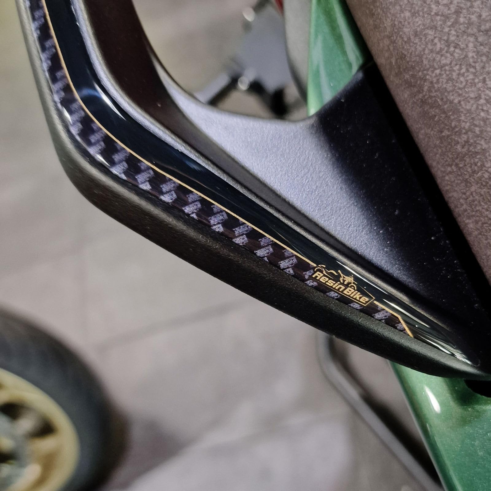 Resin Bike 3D-Aufkleber Für Moto Guzzi V100 Mandello (2023) – Harzkleber Zum Schutz Vor Kratzern & Stößen