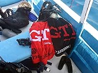 Vista 7 de BRISA VW Collection - Toalla de baño de playa Volkswagen en diseño GTI (GTI The Legend/negro)