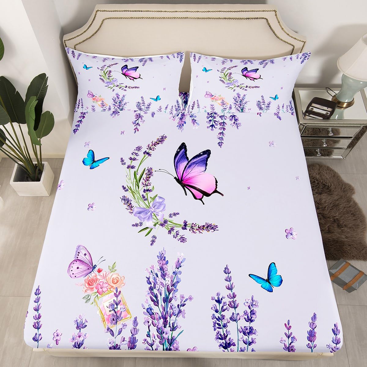 Drap-housse à motif floral violet avec sa parure pour un lit d'enfant