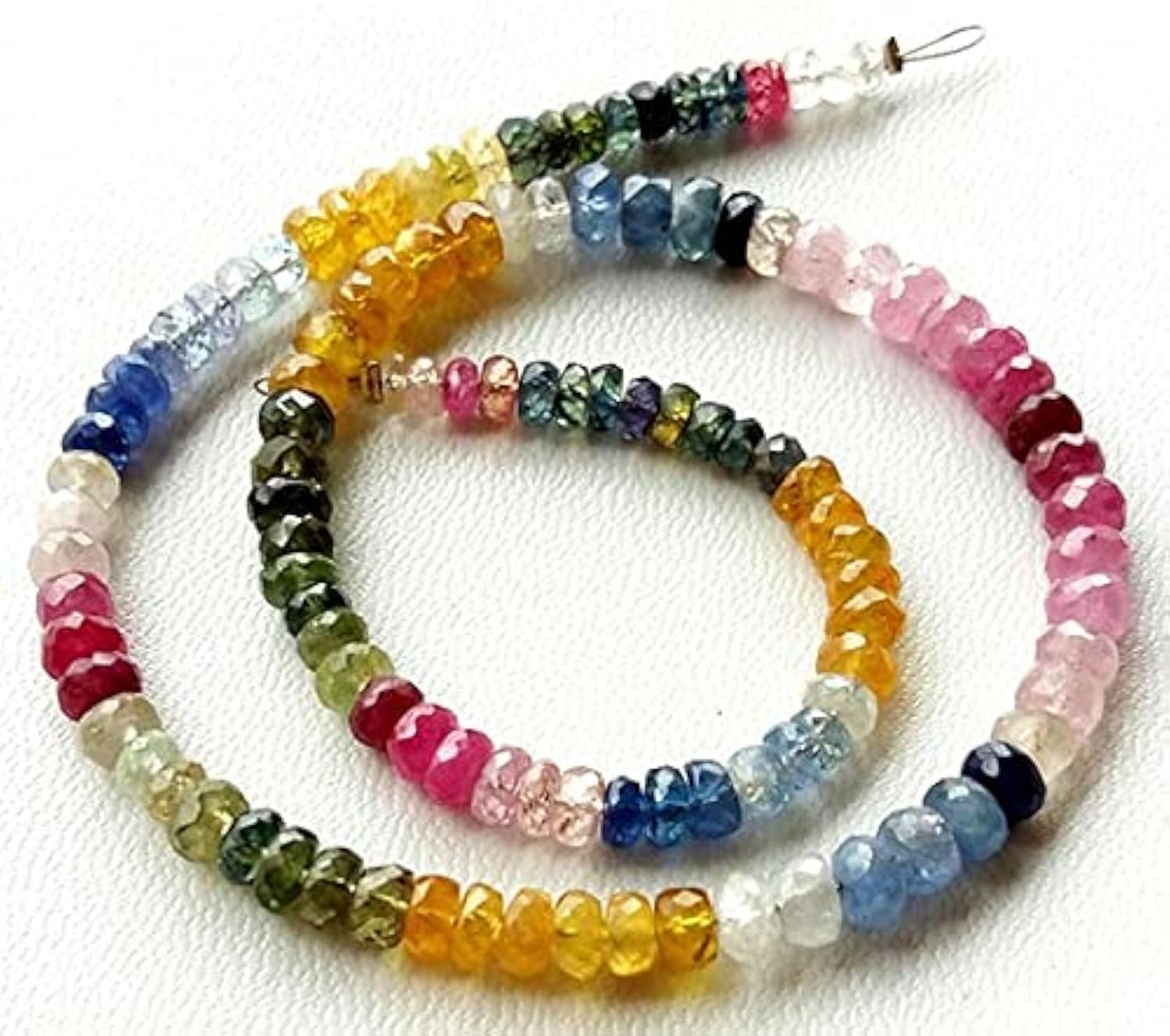 Saphir naturel multicolore en perles facettées de 3 à 5 mm pour haute joaillerie