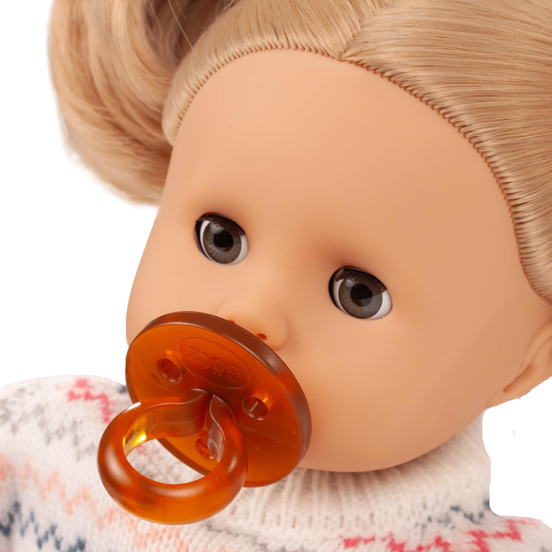 Götz 2620973 Muffin Zick Zack Puppe 33 cm Babypuppe Blaue Schlafaugen | 6-tlg, blonde Haare, Weichkörper, für Kinder ab 3 Jahren, frisierbar, waschbares Haar, mit Strickpullunder und Stoffschuhen