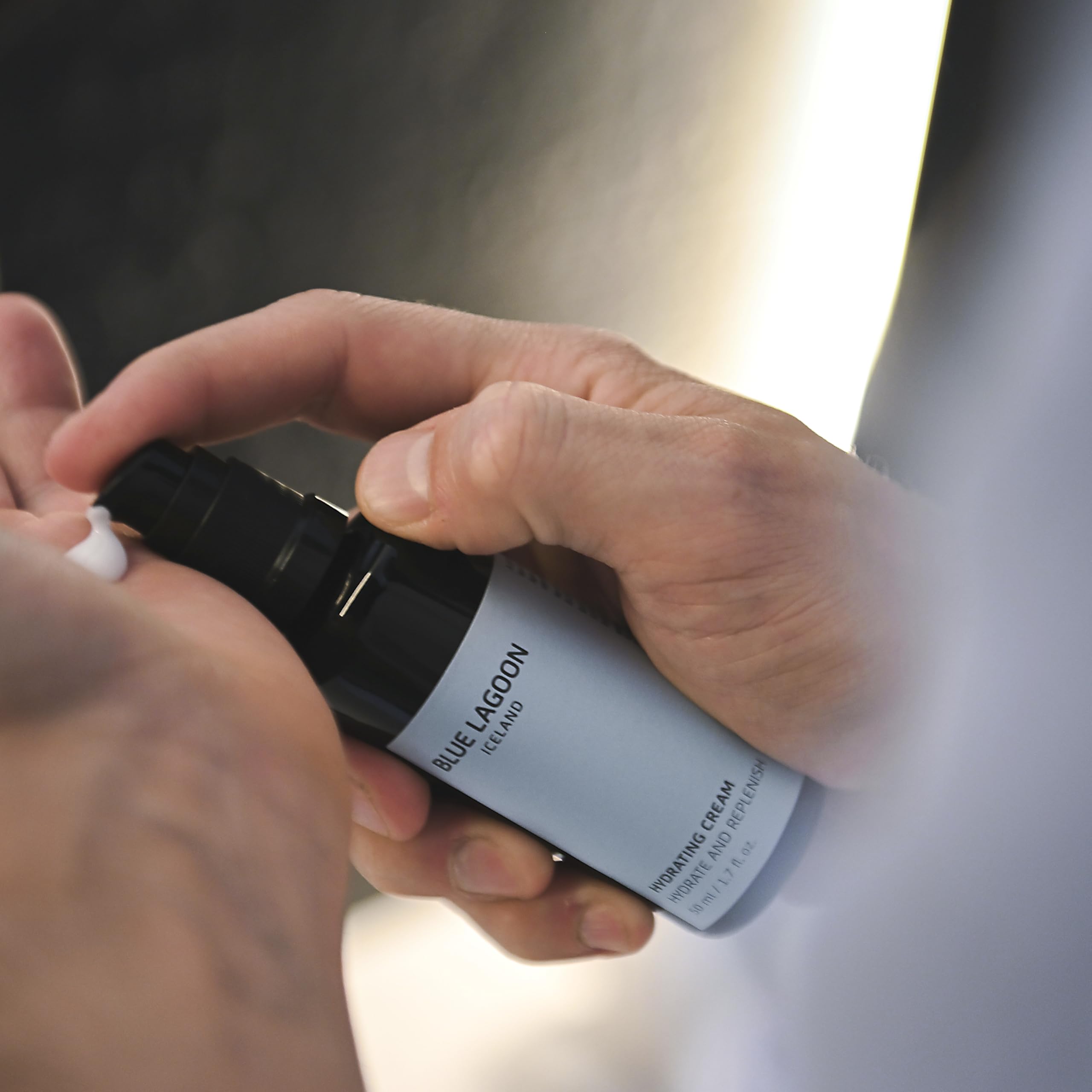 Blue Lagoon Skincare Hydrating Cream - Leichte Textur - Zieht schnell ein - Langanhaltende Feuchtigkeit - Revitalisiert die Haut - Zarte Creme - Ohne Duftstoffe - Dermatologisch getestet - 50 ml