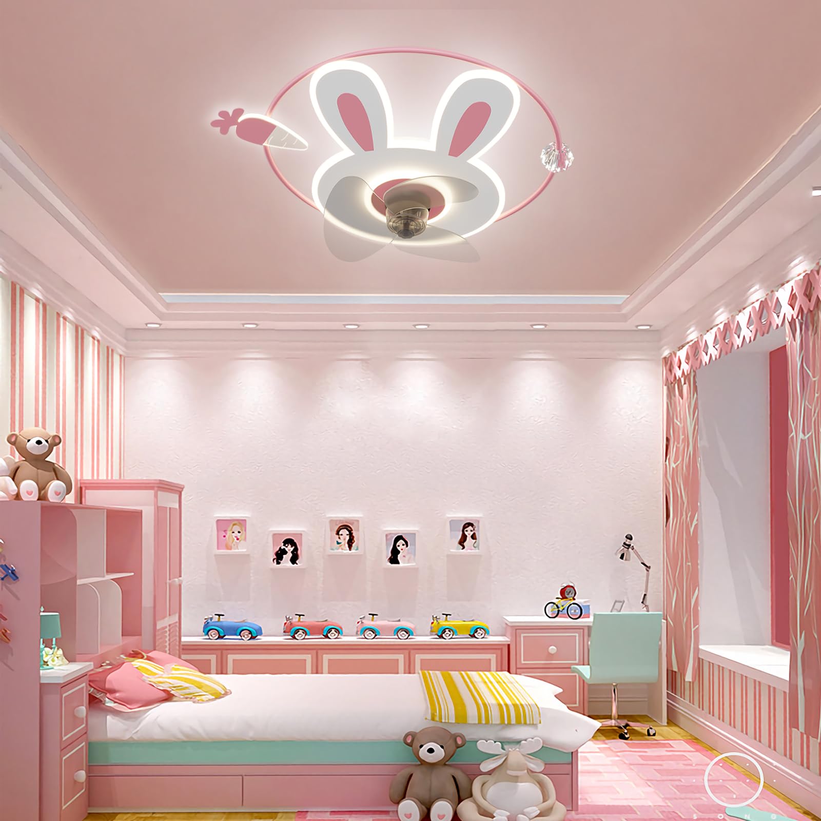 Plafonnier avec ventilateur connecté pour un salon frais et lumineux en été