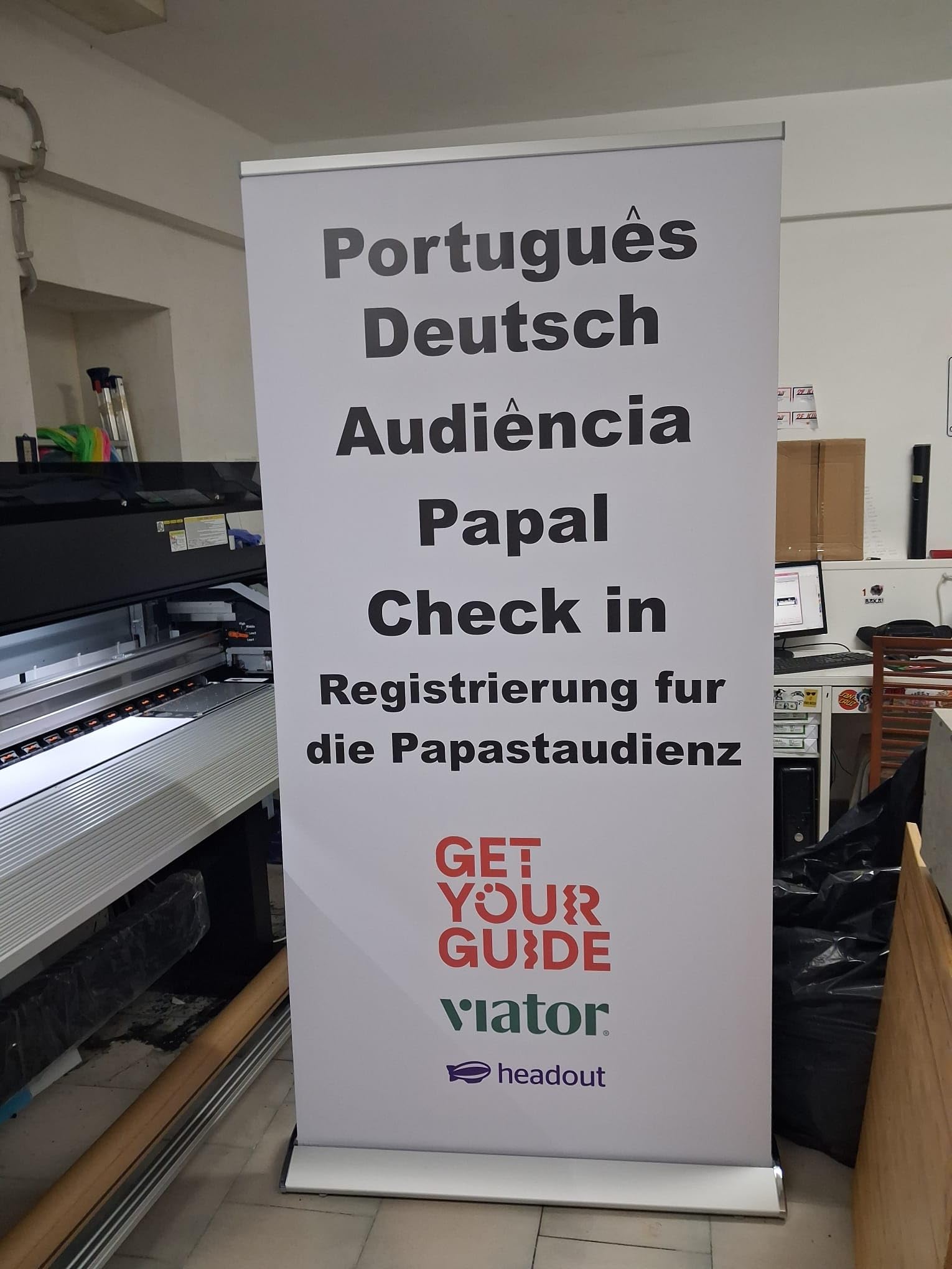 Roll Up Pubblicitario Personalizzato 85x200cm Stampa HD mod. ECONOMIC Espositore Avvolgibile in Alluminio con Tela Premium Anti-Arricciamento Ideale per Fiere, Eventi e Negozi