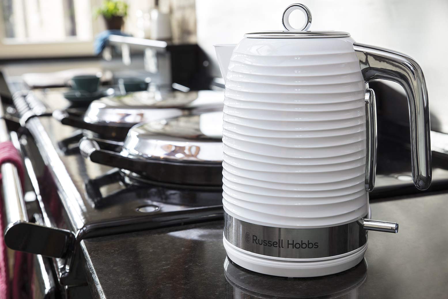 Russell Hobbs Wasserkocher [1,7l, 2400W] Inspire Weiss mit hochwertiger Hochglanz-Struktur (Schnellkochfunktion, herausnehmbarer Kalkfilter, Wasserstandsanzeige, abnehmbarer Deckel) Teekocher 24360-70