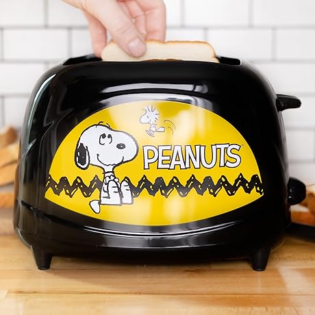 Disney Peanuts Snoopy Toaster: Make your Mornings More Delightful