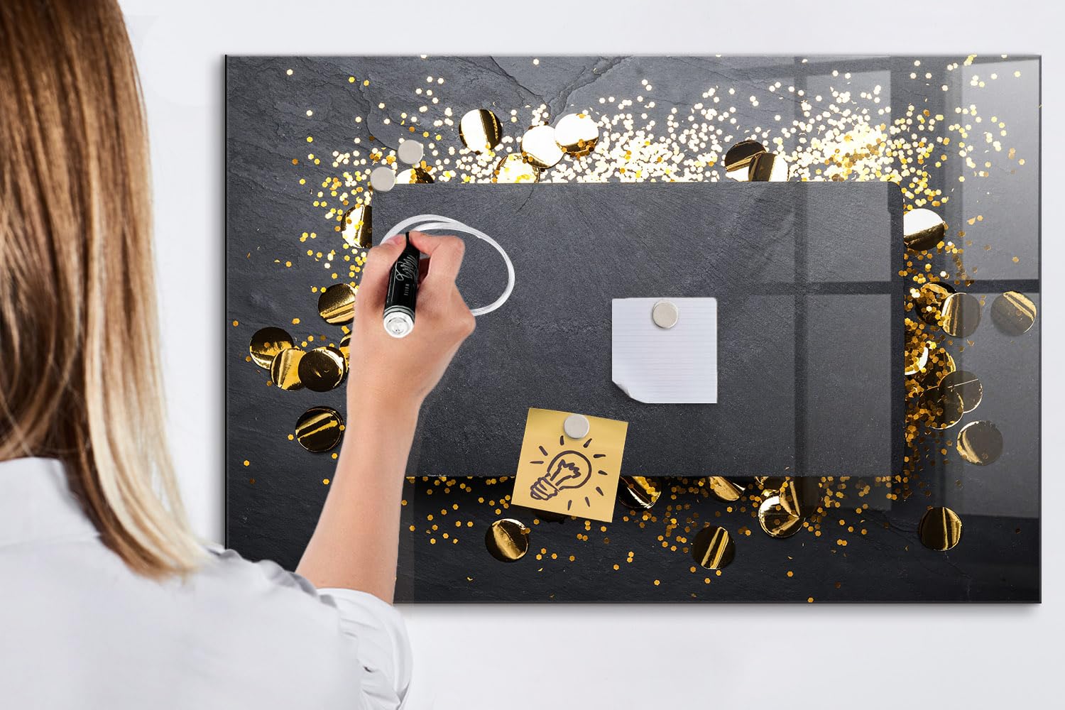 Glas-Magnetboard modern | Komplettset mit Neodym-Magneten, Marker & Schwamm | Glänzende, robuste Schreibfläche | Optimal für Büroorganisation & Meetingräume- 90x60 - Goldene Konfetti