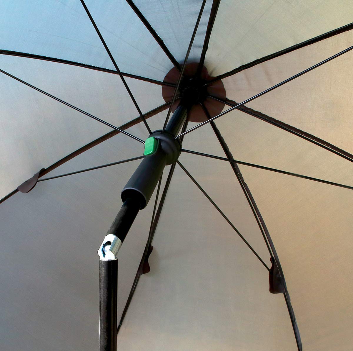 NECO SAX CARP Parapluie de Pêche Ø250 cm avec Cape, Porte-Parapluie et Chevilles, Protection Contre la Pluie, le Vent et les Rayons UV, 3 Hommes Avec Équipement Carpe + Coffret GRATUIT 90409