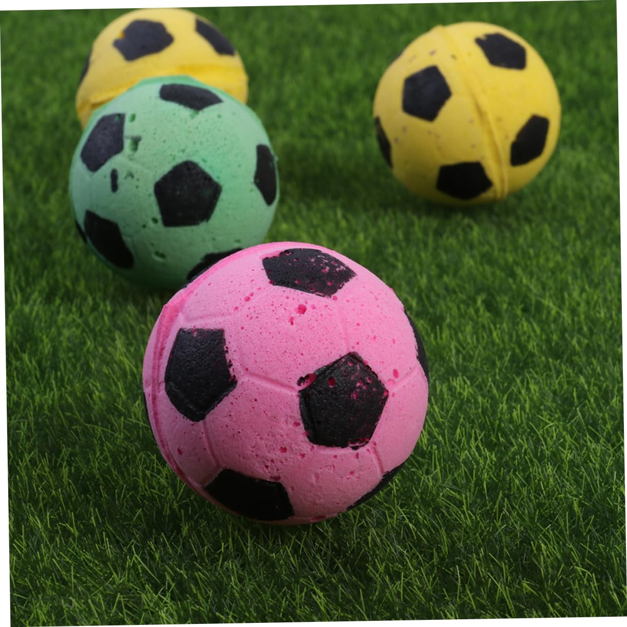 FRCOLOR 3 Sets Katzenspielzeug Aus Eva-Material Für Kätzchen Hüpffußballspielzeug Lustiges Kätzchen-Design Haustierspielzeug Zur Kratzprävention 12 Stück * 3