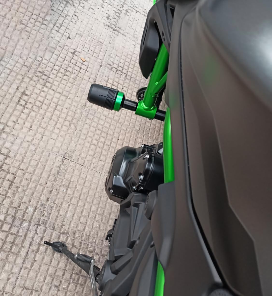 MOWOK Tamponi Paratelaio Protezione del Anticaduta Moto Accessori per Kawasaki Ninja 650 Z650 Z650RS 2017-2024 2023 Z650 RS Z 650 2025 Protezioni del Telaio (Verde)