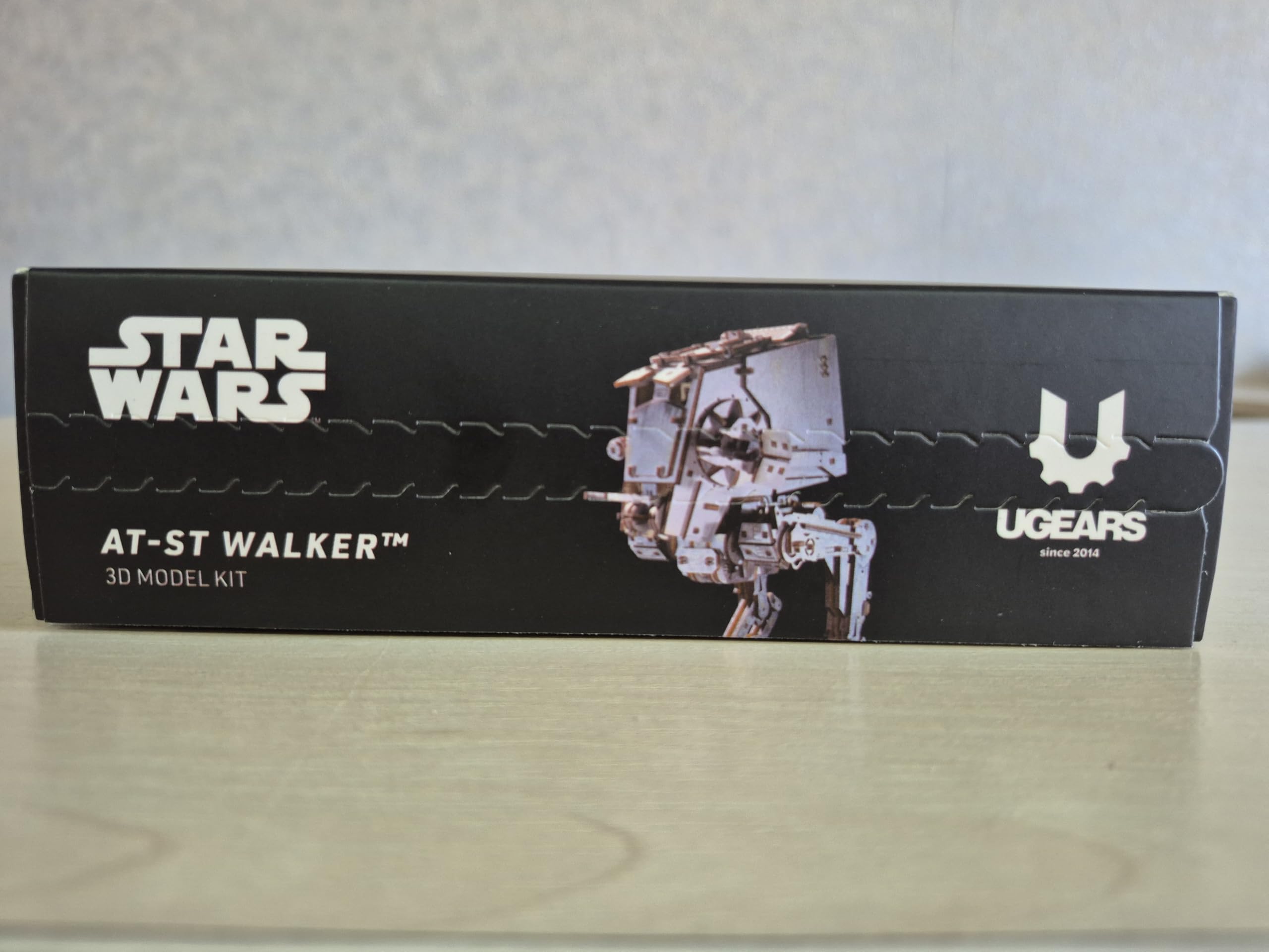 UGEARS Star Wars™ AT-ST Walker™ Puzzle 3D – Drewniane Modele do Składania – Puzzle Drewniane dla Dorosłych – Mechaniczny Model Kroczący Star Wars DIY – 370 Elementów