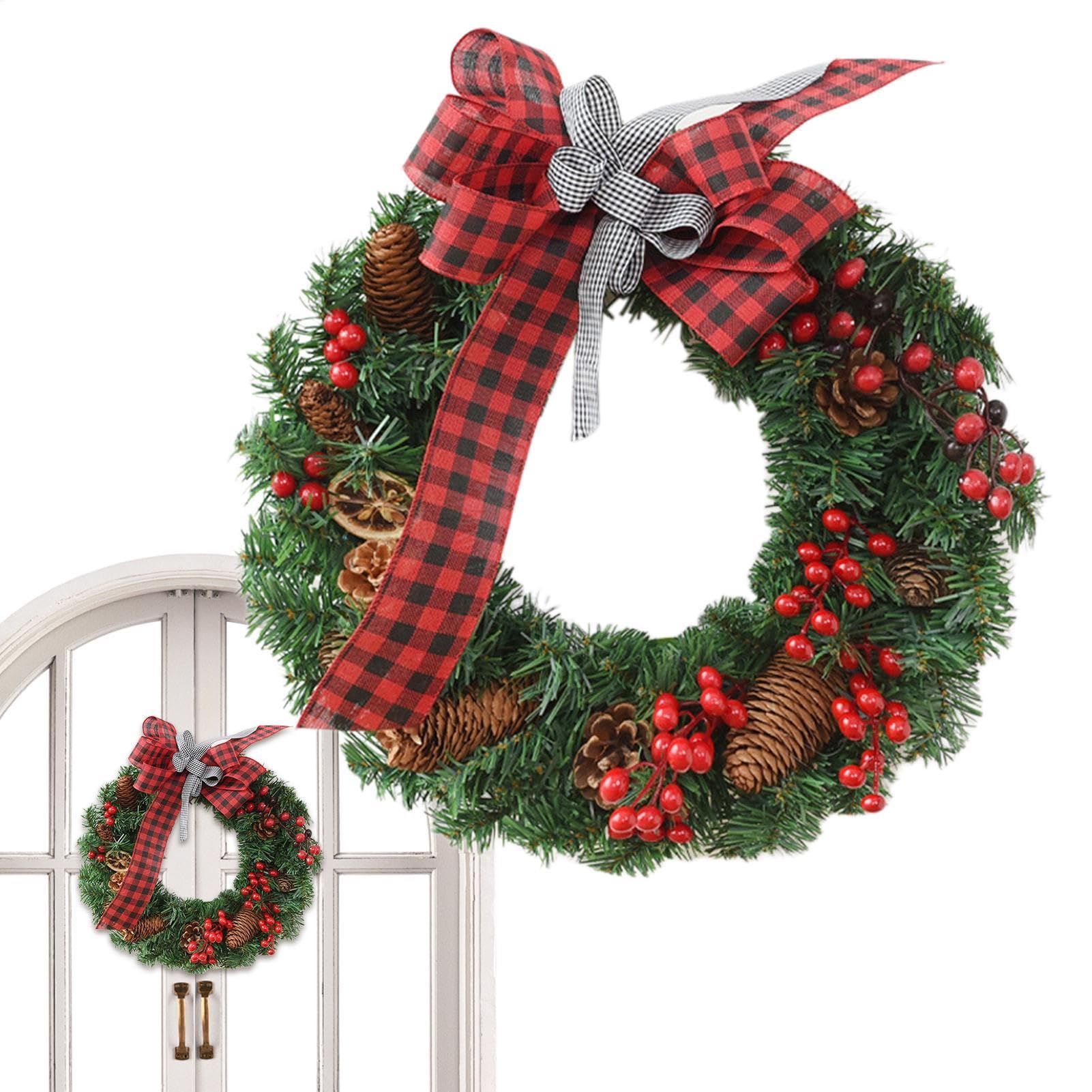 Couronne de porte de Noël réaliste pour créer une ambiance chaleureuse en extérieur