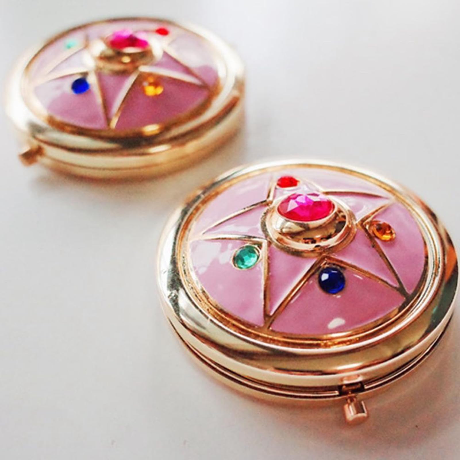 Specchio per Trucco Anime - Specchio Pieghevole con Design a Stella in Cristallo per Ragazze, Custodia in Metallo Resistente, Cosmetico Accattivante, Idea Regalo Perfetta, Diametro 7 Cm
