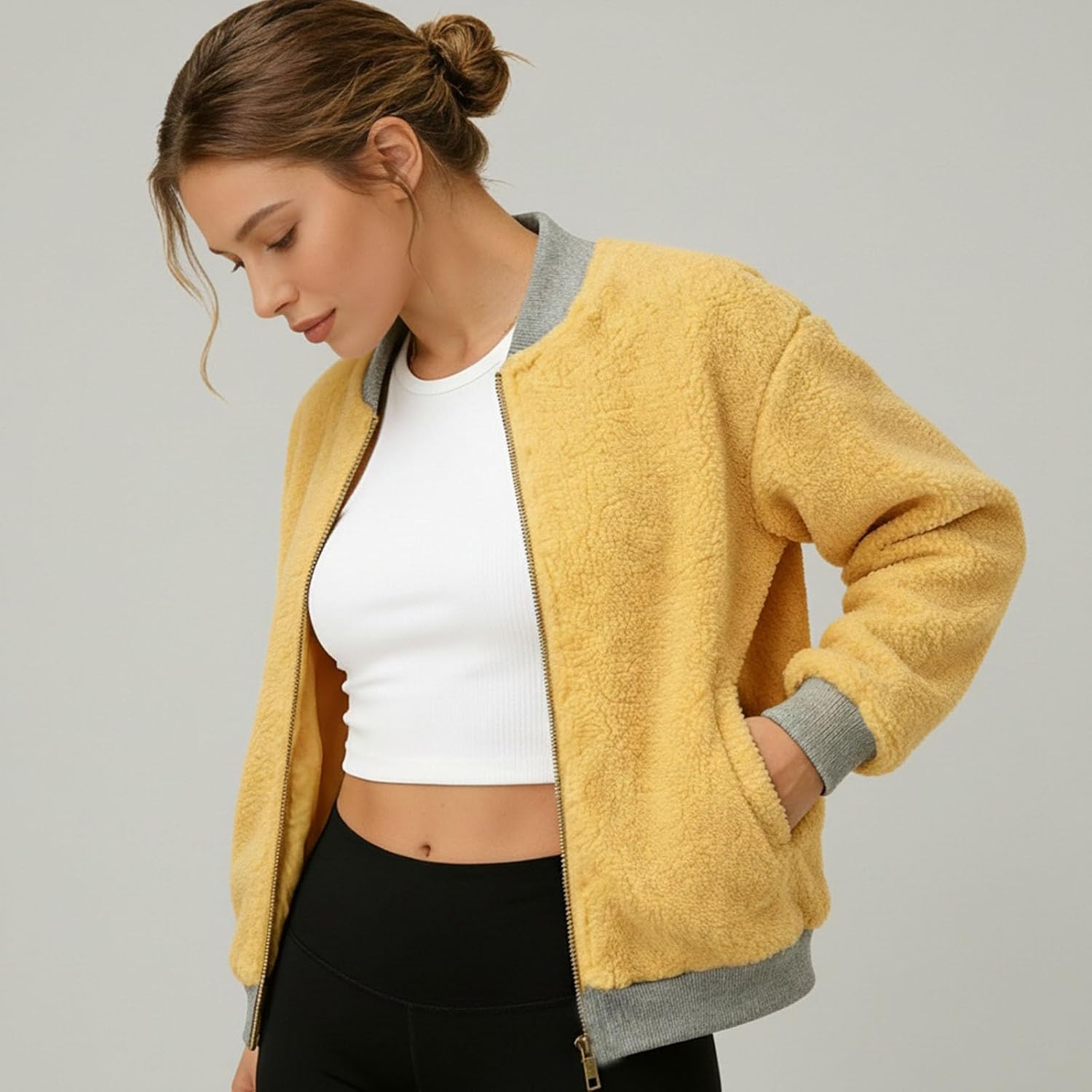 Women‘s Fleece Jacket， Lightweight Fuzzy Jacket with Zipper Pockets, Winter Sherpa Coat, Fluffy Cropped Coat