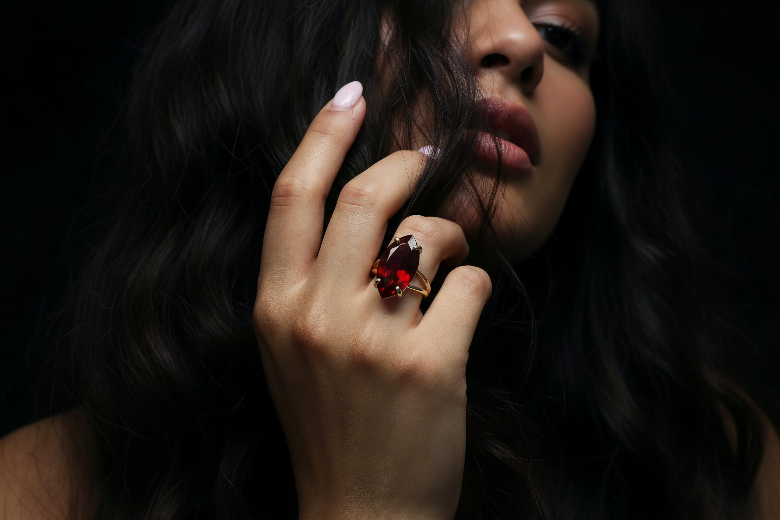 14-Karätiger Goldring mit Granat – Facettierter roter Edelstein im Marquise-Schliff – Vintage-Ring für Damen mit dem Geburtsstein des Monats Januar