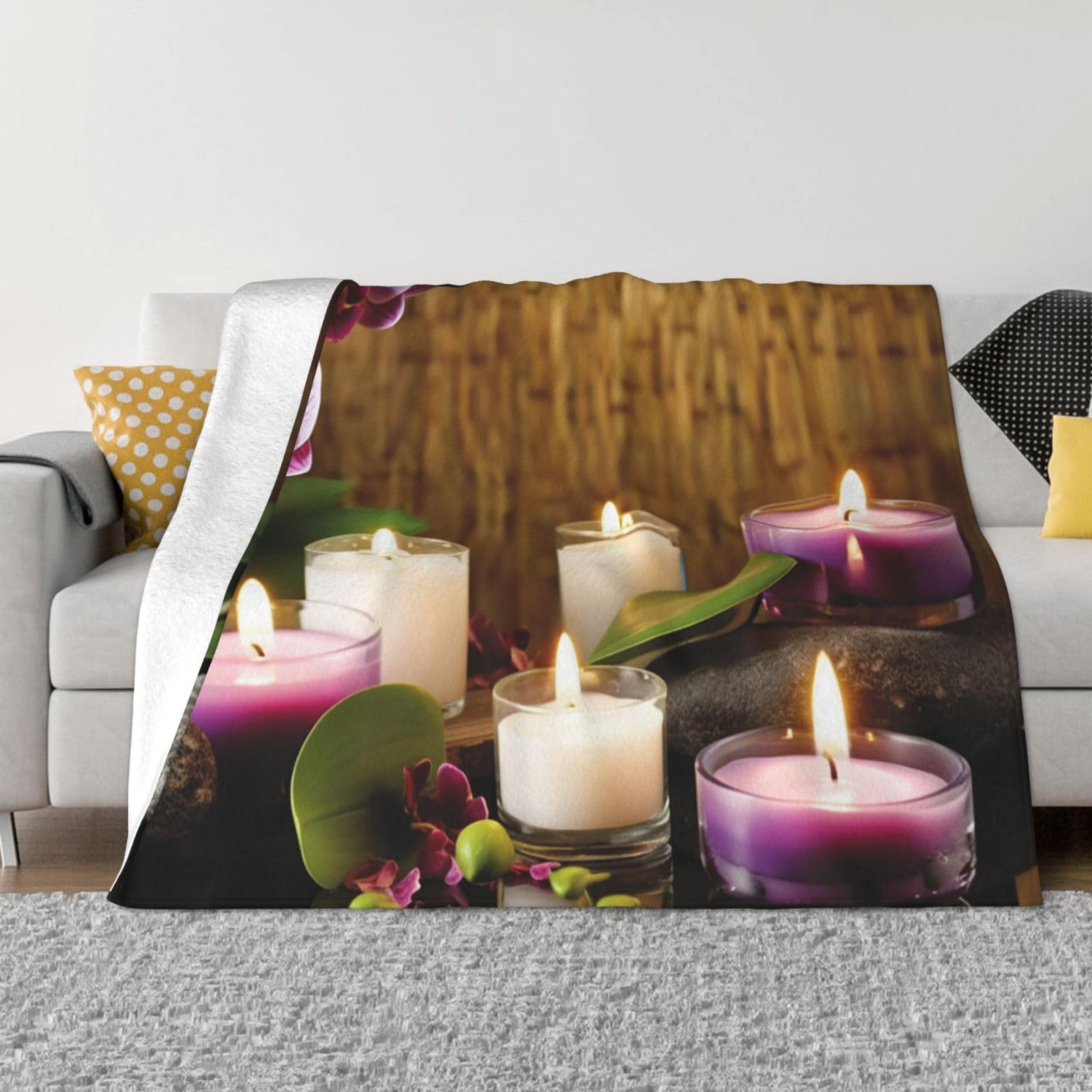 Couverture polaire bougies et orchidées idéale pour vos soirées cocooning sur le canapé
