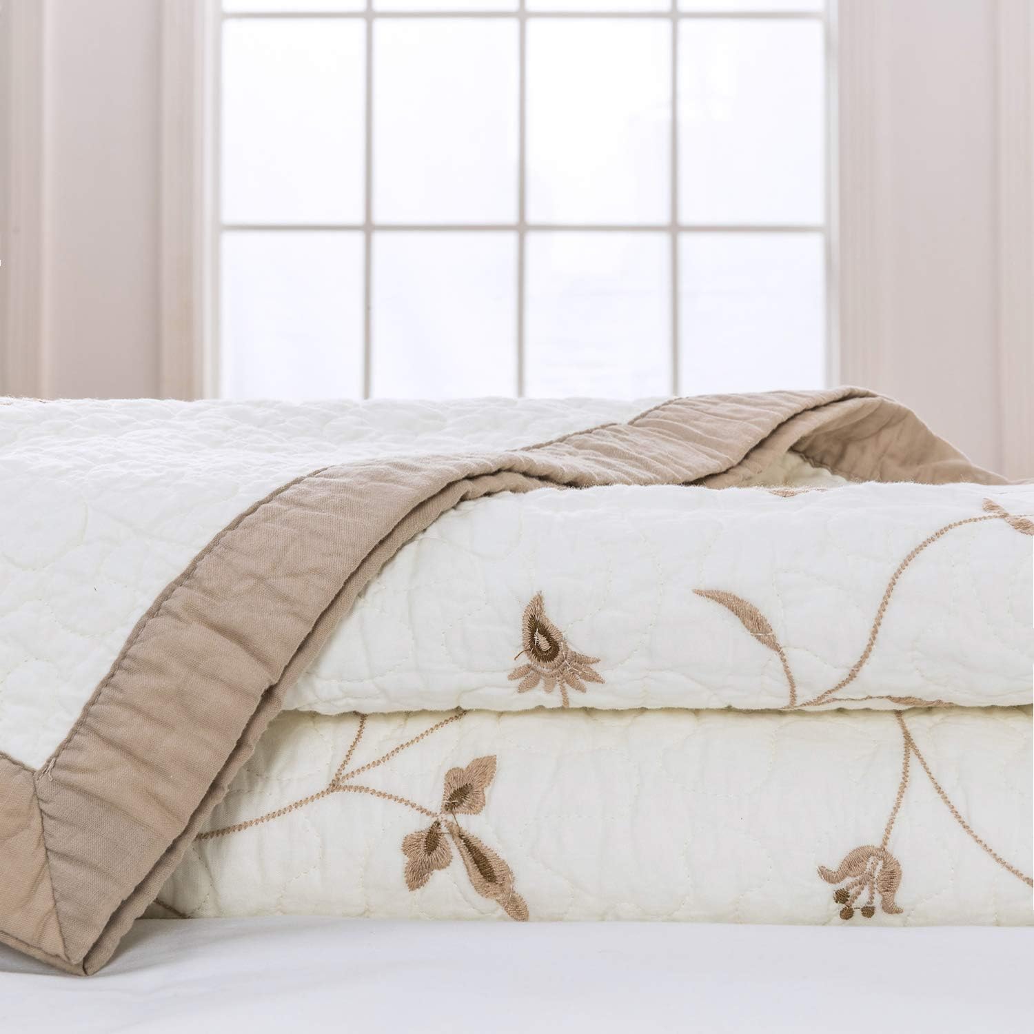 100% Cotton Embroidery Flower Quilted Comforter Bedspread 1 PC Premium Solid Floral Bedspread White Women Girl's Gift Idea (228 x 241 cm / 90 x 94 Inches)