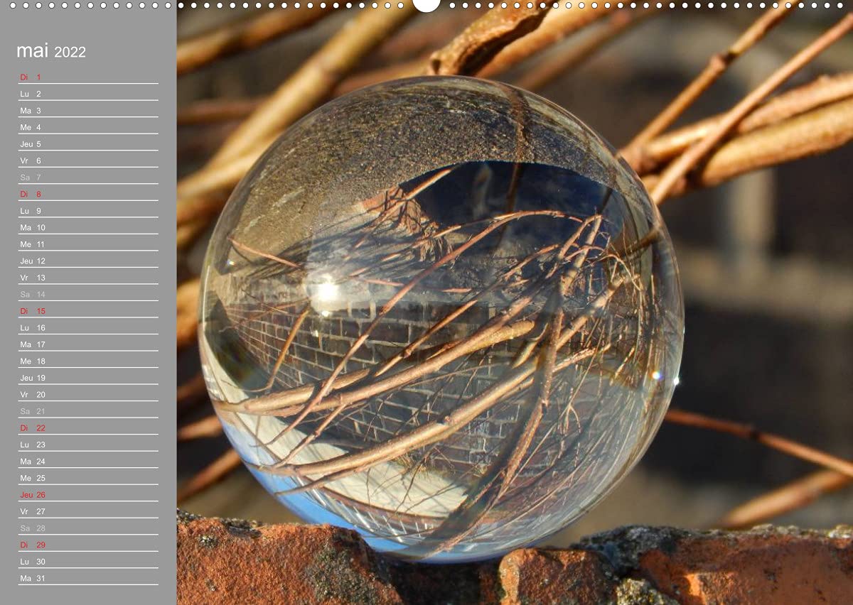 Hommage à la boule de verre (Premium, hochwertiger DIN A2 Wandkalender 2022, Kunstdruck in Hochglanz): Le monde est rond comme une boule de verre. (Calendrier anniversaire, 14 Pages )