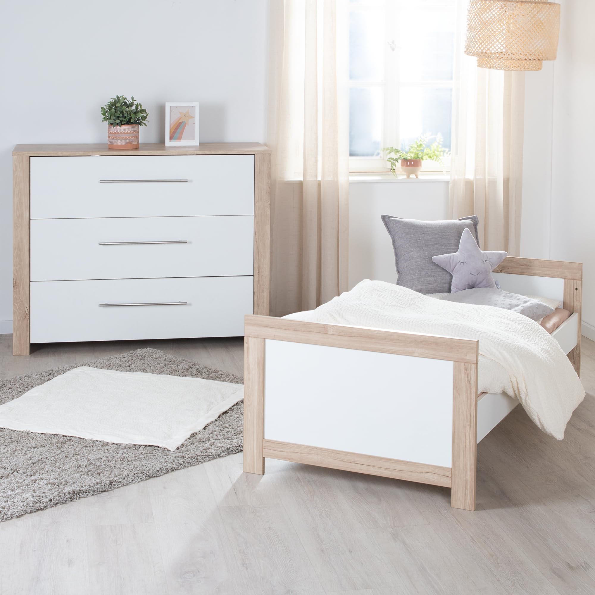 roba Babybett Malo 70 x 140 cm - Mitwachsendes Gitterbett - Höhenverstellbar - Umbaubar zum Juniorbett - Holz weiß lackiert/Dekor Sonoma Eiche
