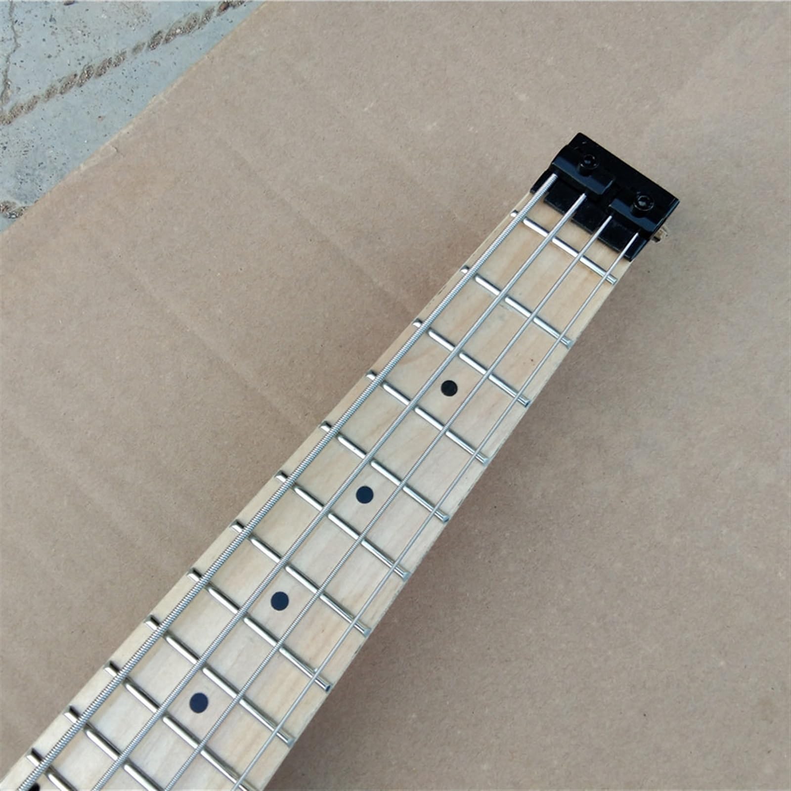 30 Cali Mini 4 Struny Bezgłowa Elektryczna Gitara Basowa Jesionowa Podstrunnica Klonowa Z Czarnym Osprzętem Profesjonalna Bezgłowy Gitara Elektryczna