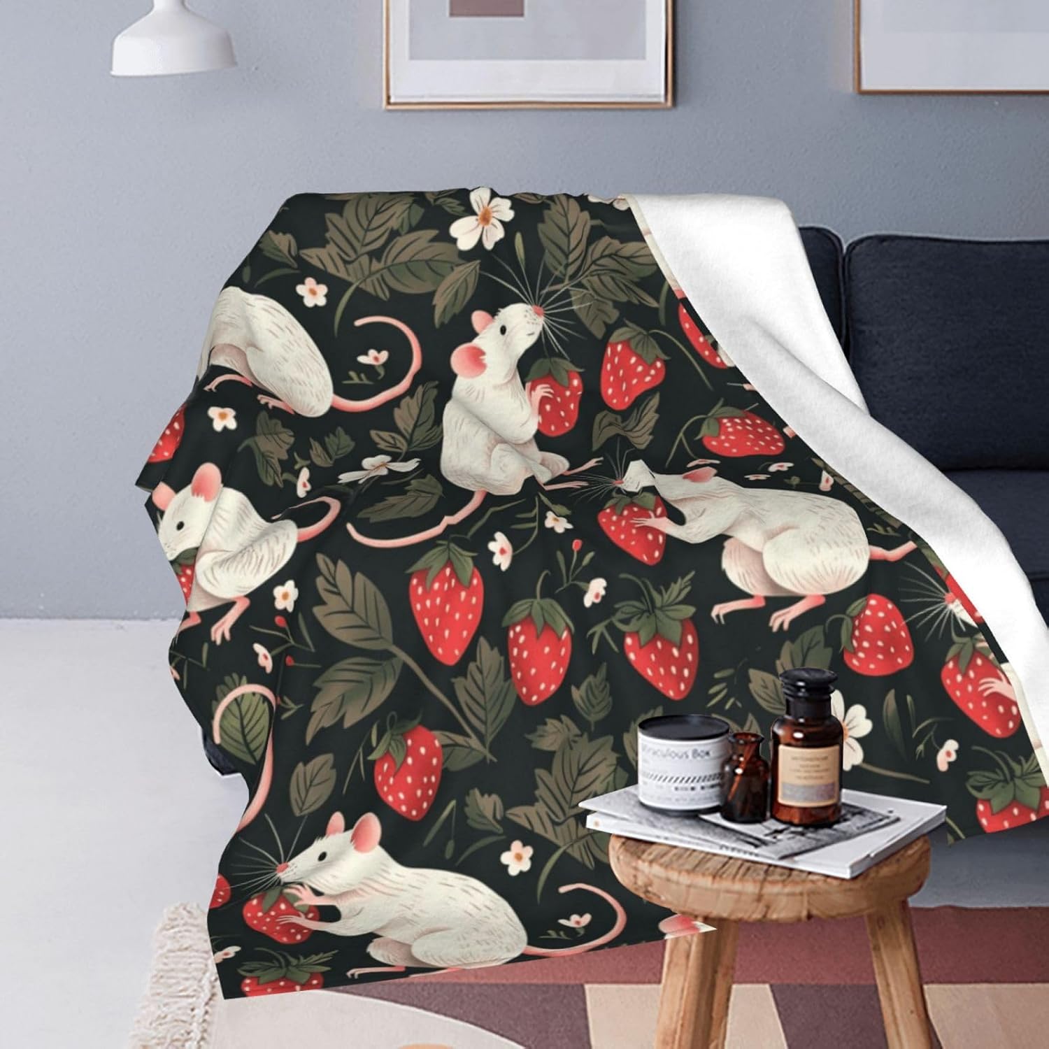 Cute Rat Blanket for Women, Strawberry Mouse Throw Blankets Soft Lightweight Flannel Throws for Bed Sofa Home Decor, Gifts for Girls Kids, 50x60in