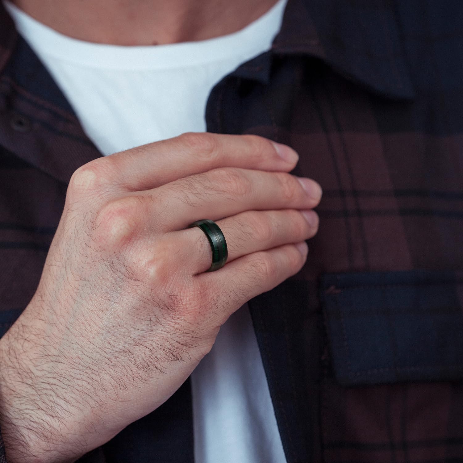 King Will Anillo de boda de carburo de tungsteno para hombres y mujeres, 8 mm de ancho, negro/dorado/plateado con incrustaciones de madera de koa natural/arce, diseño abovedado, anillo de boda de