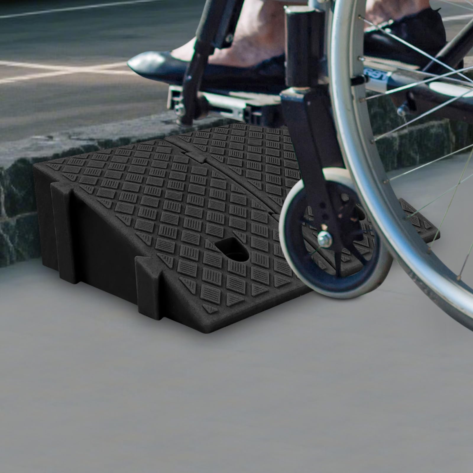 Juego de 2 rampas para bordillos, 16 cm de alto, de polietileno, resistentes a la intemperie, con drenaje, diseño antideslizante, rampa para umbrales para coche, motocicleta y silla de ruedas