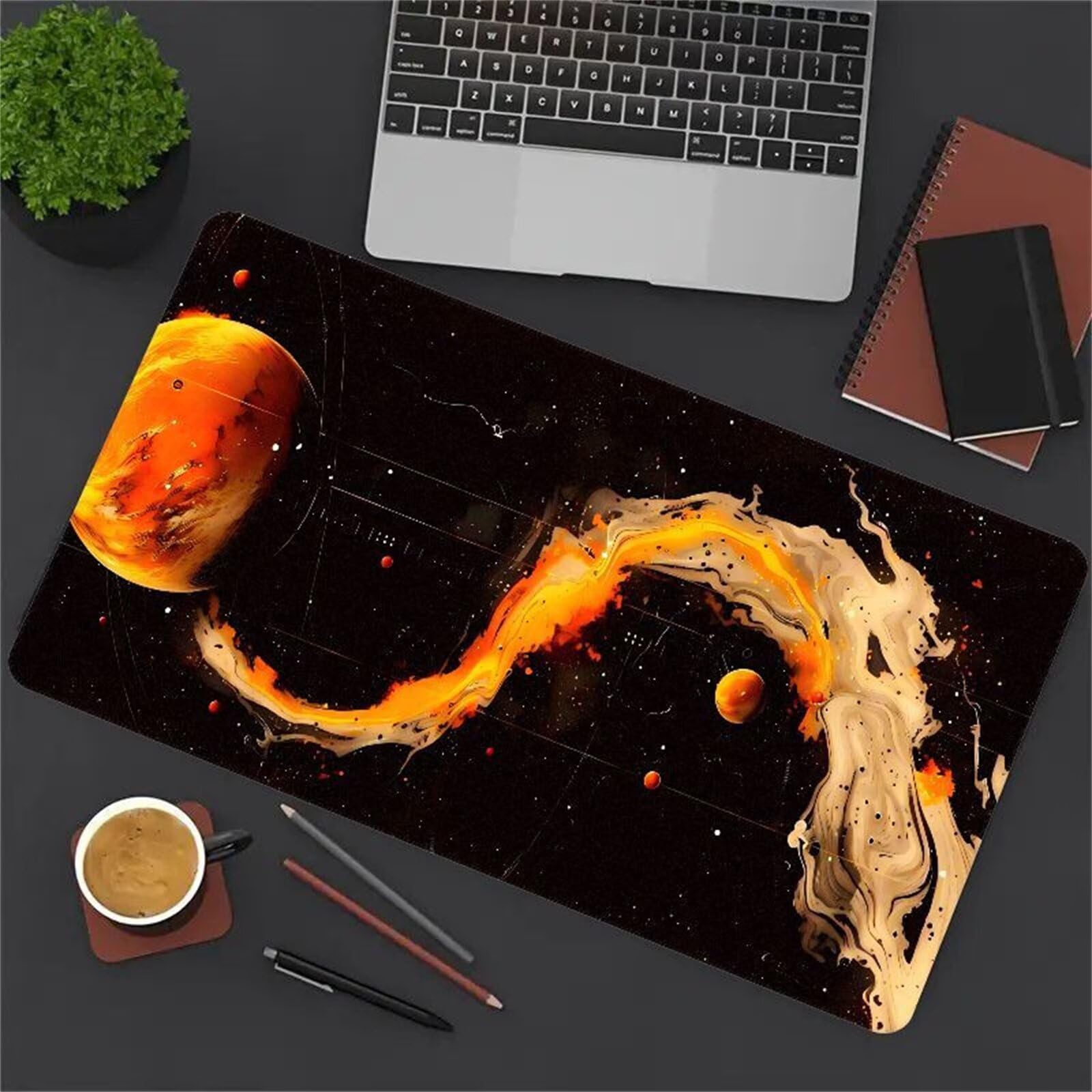 Tappetino per Mouse Gaming XXL 1200x600x2 mm, Mousepad Extra Large da Scrivania con Bordi Cuciti, Tappetino per Tastiera Antiscivolo, Superficie Ottimizzata per Sensori Ottici, Pianeti Giallo