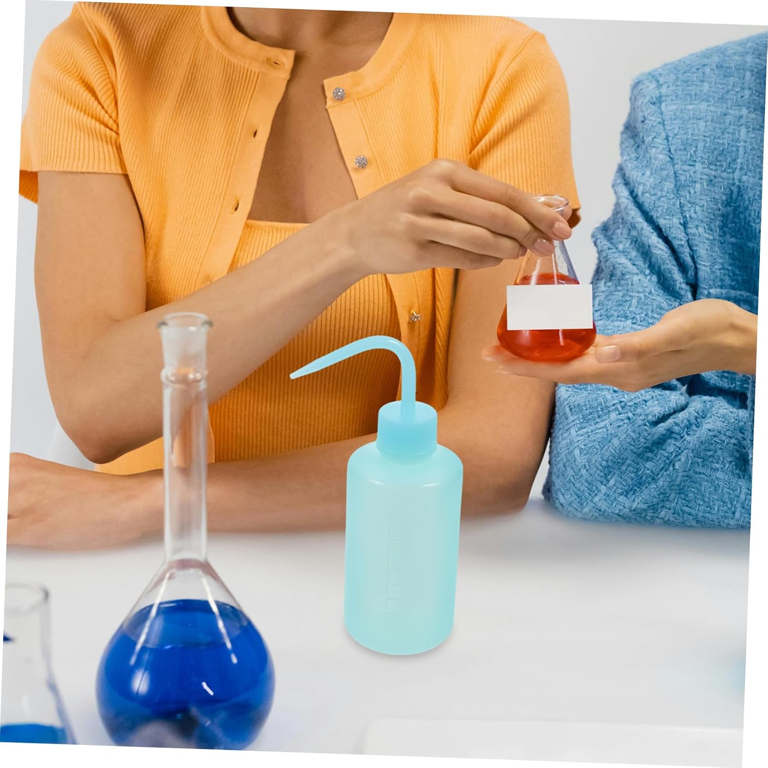 BESTOYARD 4pcs Flexible Nozzle Lab Wash Bottle Scale Graduated Misting Water Bottle for Cleaning