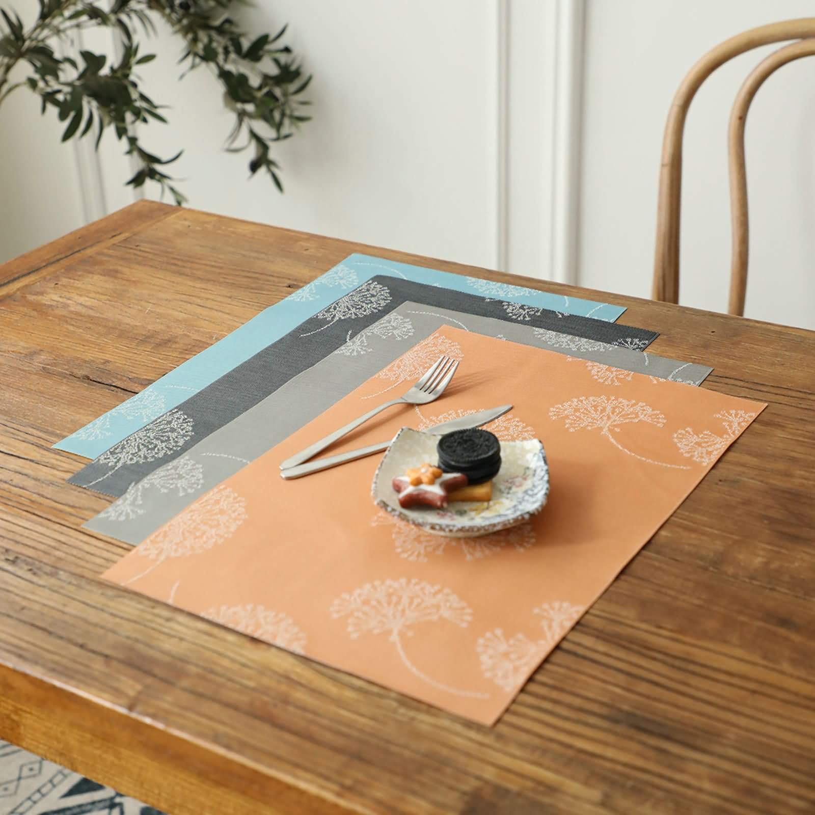 Podkładki do jadalni prostokątne 8 szt., 40 x 30 cm PCW ciemnoszare podkładki kuchenne, wzór dmuchawca