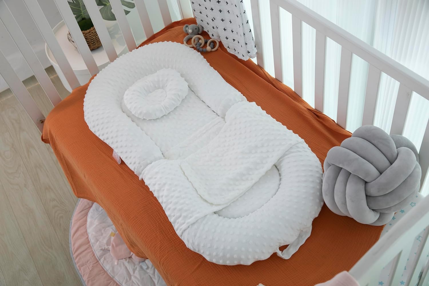 Lounger for Baby Girls & Boys, Portable Baby Bed for 0-24 Months Newborn Infant Babies with Zipper Co Sleeper for Baby in Bed, Machine Washable & Dryable