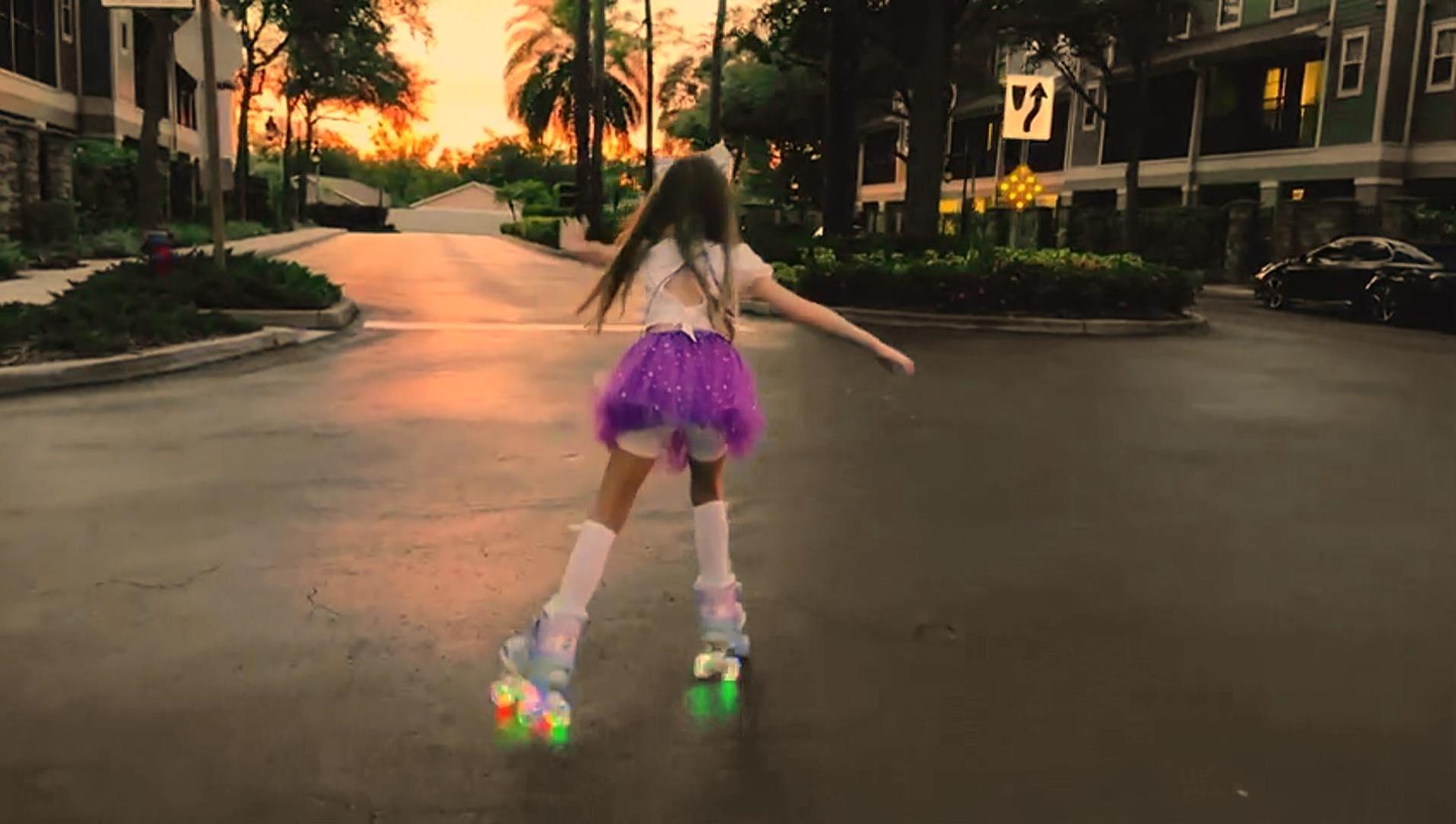 Beginner Roller Skates With ABEC-7 Bearings HXWY Rainbow Roller Skates For Kids - Adjustable Light-Up Wheels For Beginners Indoor Outdoor Roller Skates Adjustable Size - View #3