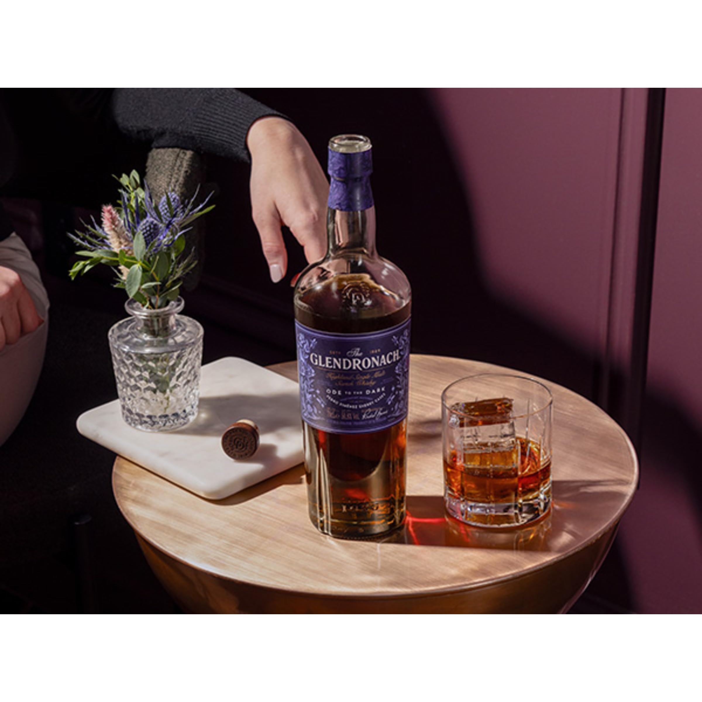 The Glendronach Ode to the Dark - Super Premium Single Malt Whisky - Geschenkempfehlung - Eine Symphonie aus Mokka, Schwarzkirsche und Zartbitterschokolade - 0.7L/50.8% Vol