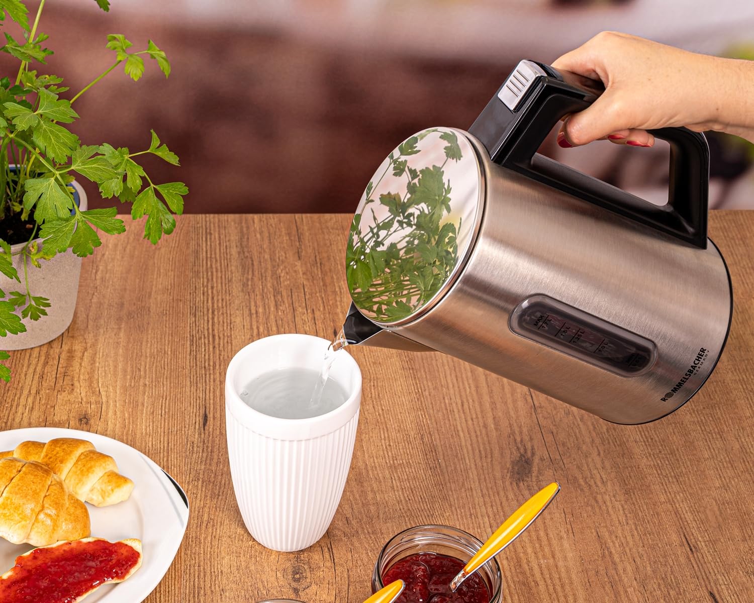 ROMMELSBACHER Wasserkocher WK 3000 – Stiftung Warentest Sieger 3/2025, 1,7 Liter, 1-Tasten-Steuerung, Stellstart-Funktion, Temperaturwahl von 45-100 °C, geschlossener Kannenboden, Kochstoppautomatik