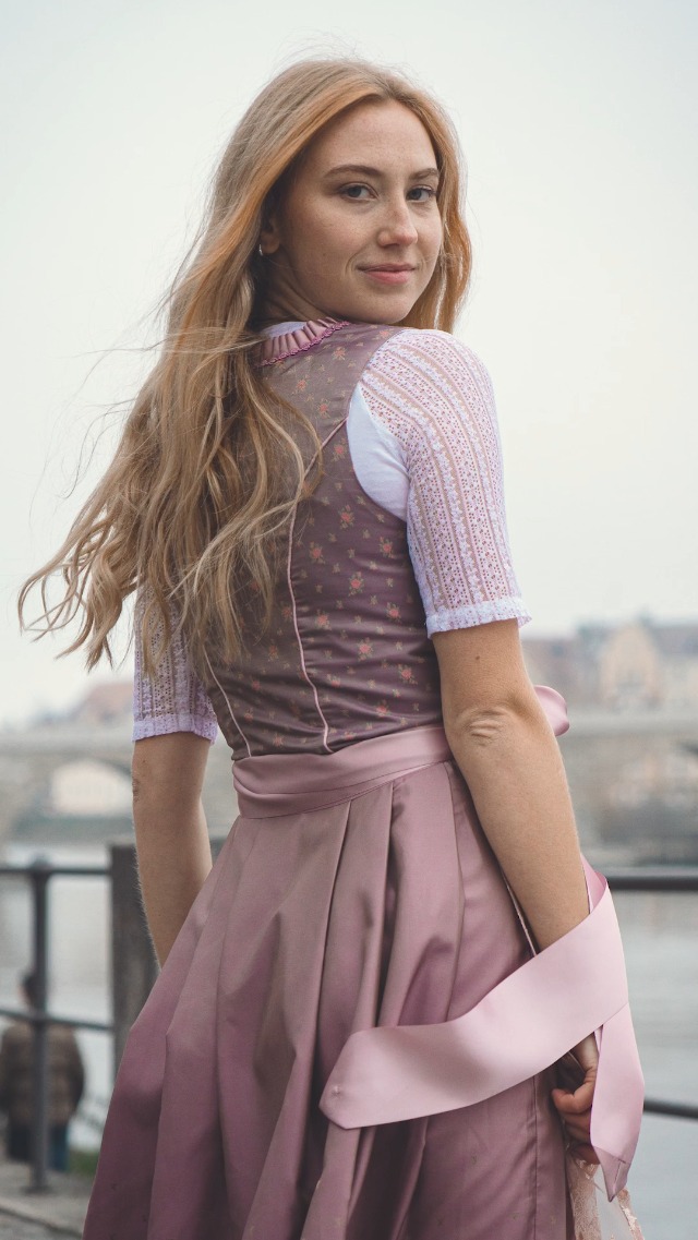 Robe Dirndl Edelnice Rosalie - Brocart Doré Rose - Tablier Dentelle - Taille 36 - Style Bavarois