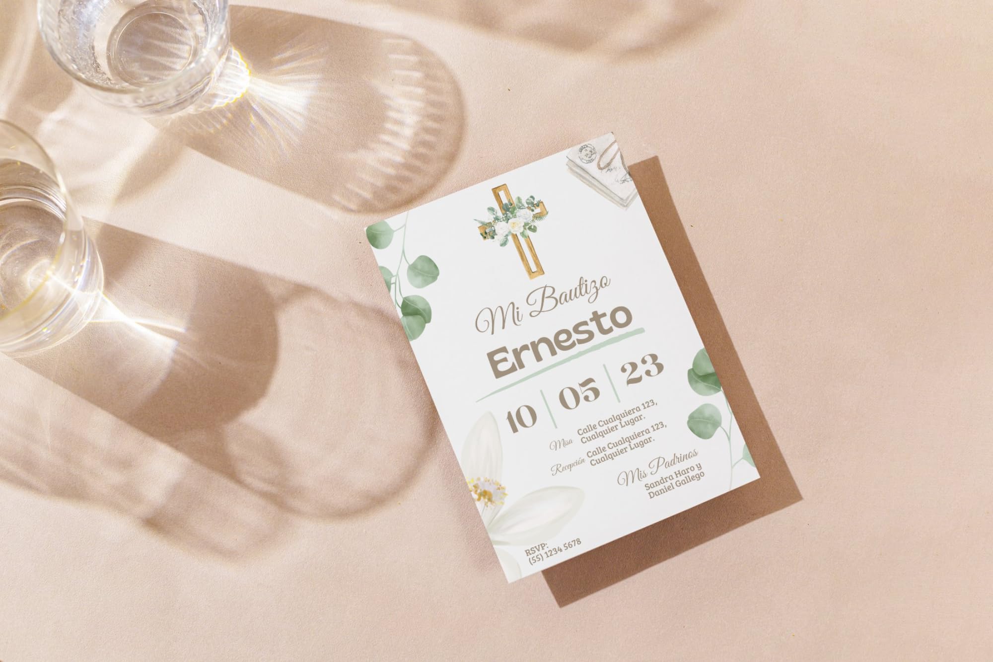 Invitaciones Bautizo Niño A6 – Pack 16/24/32 – Diseño Cruz Dorada con Flores – Tarjetas Bautizo Elegantes con Sobres y Cuerda de Yute – Invitaciones Personalizadas Premium