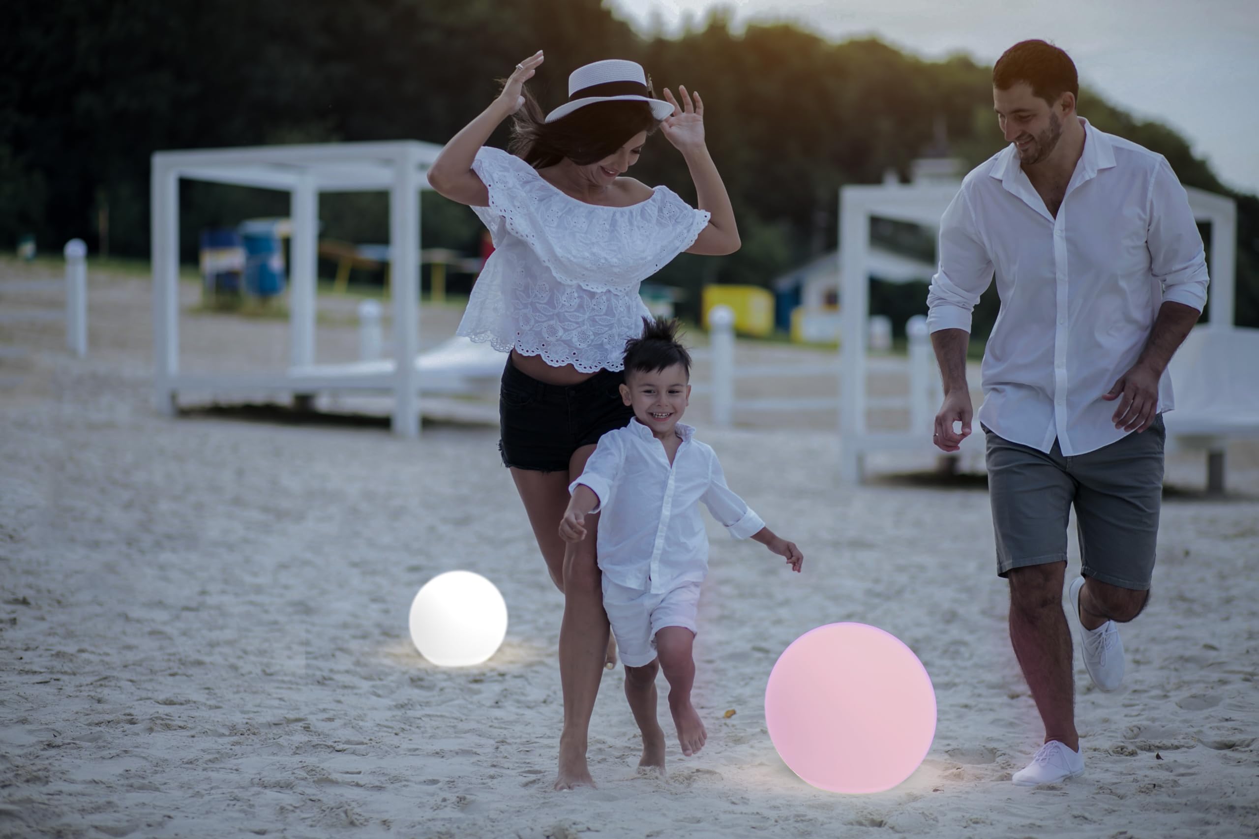 newgarden - Lampada a sfera ø30 cm per esterno IP68. LED con ricarica solare e accensione automatica con sensore crepuscolare. Sfera di luce bianca fredda 6000 K