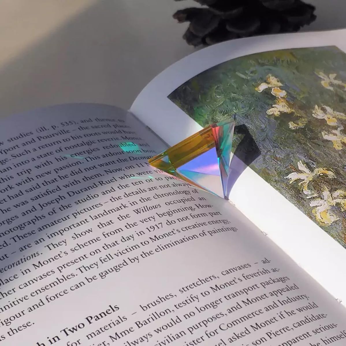 Pyramid Crystal Glass Prism Suncatcher for Rainbow Desktop Decor