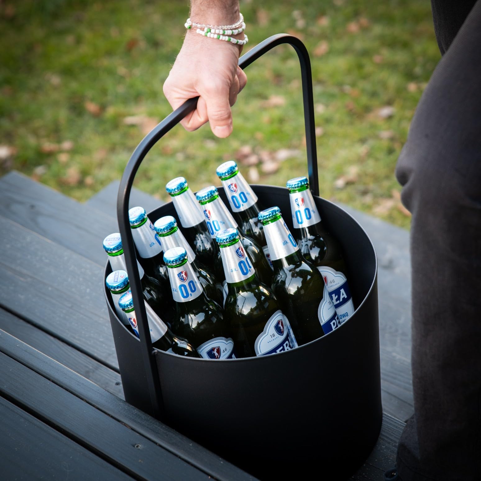 Kapaga - Flaschenträger Stahl Schwarz – Getränketräger 6 Flaschen 35 cm | Bierträger Modern und Robust – Flaschenhalter für Garten, Grill, Party, Picknick – Pulverbeschichtet und Tragbar