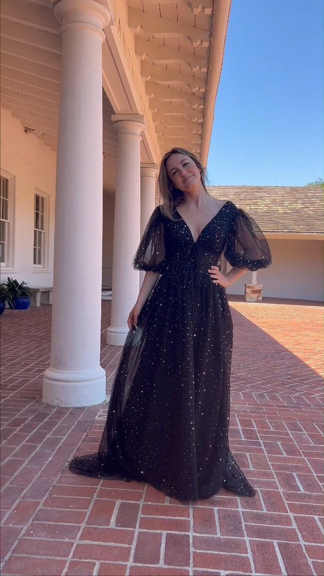 Xijun Women's V Neck Long Puffy Sleeve Prom Dresses Sparkle Starry Tulle Slit Black Bodice Formal Evening Party Gowns Floor Length US2 : Clothing, Shoes & Jewelry
