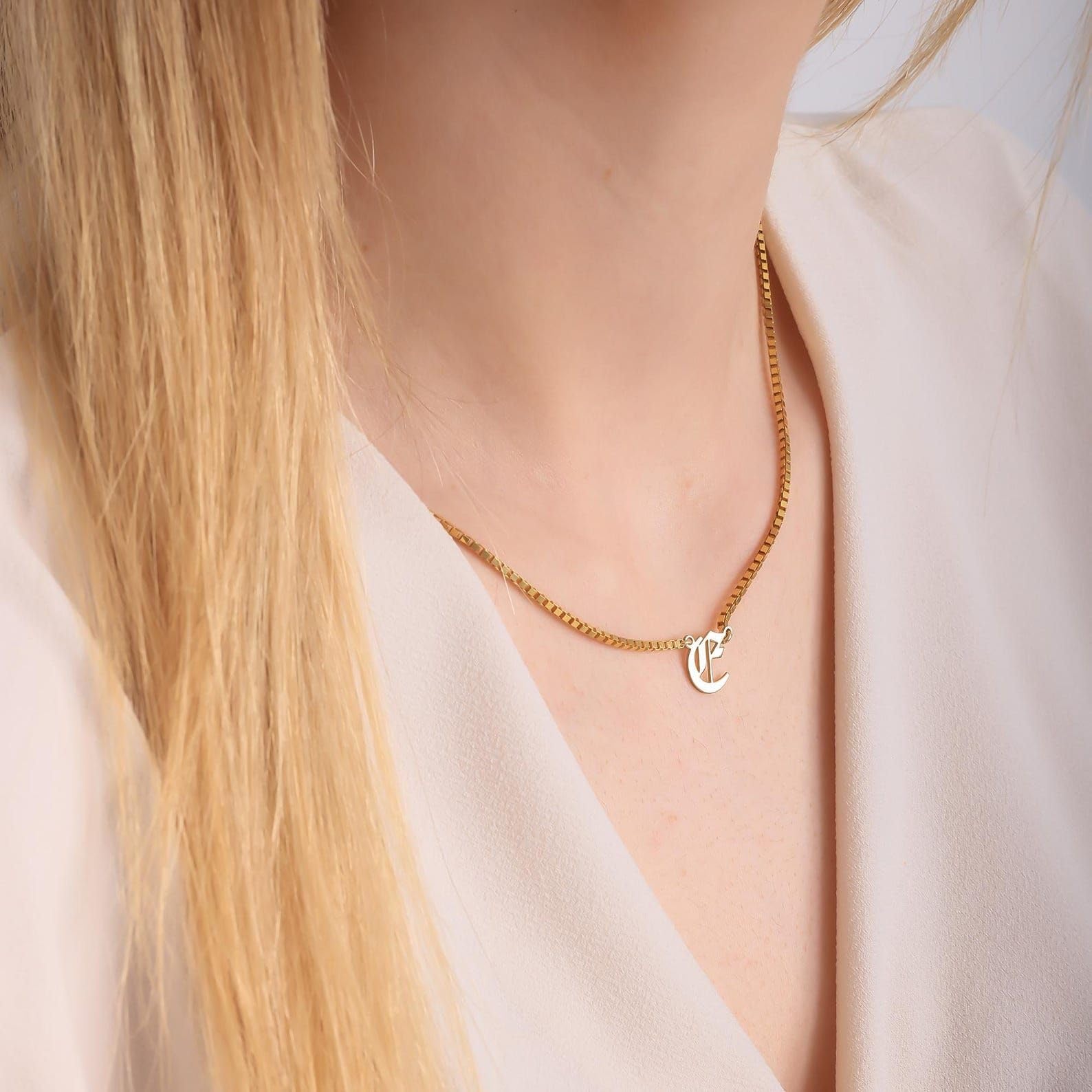 Stile gotico antico collana con iniziale, personalizzato gotico catena Figaro argento ciondolo gioiello
