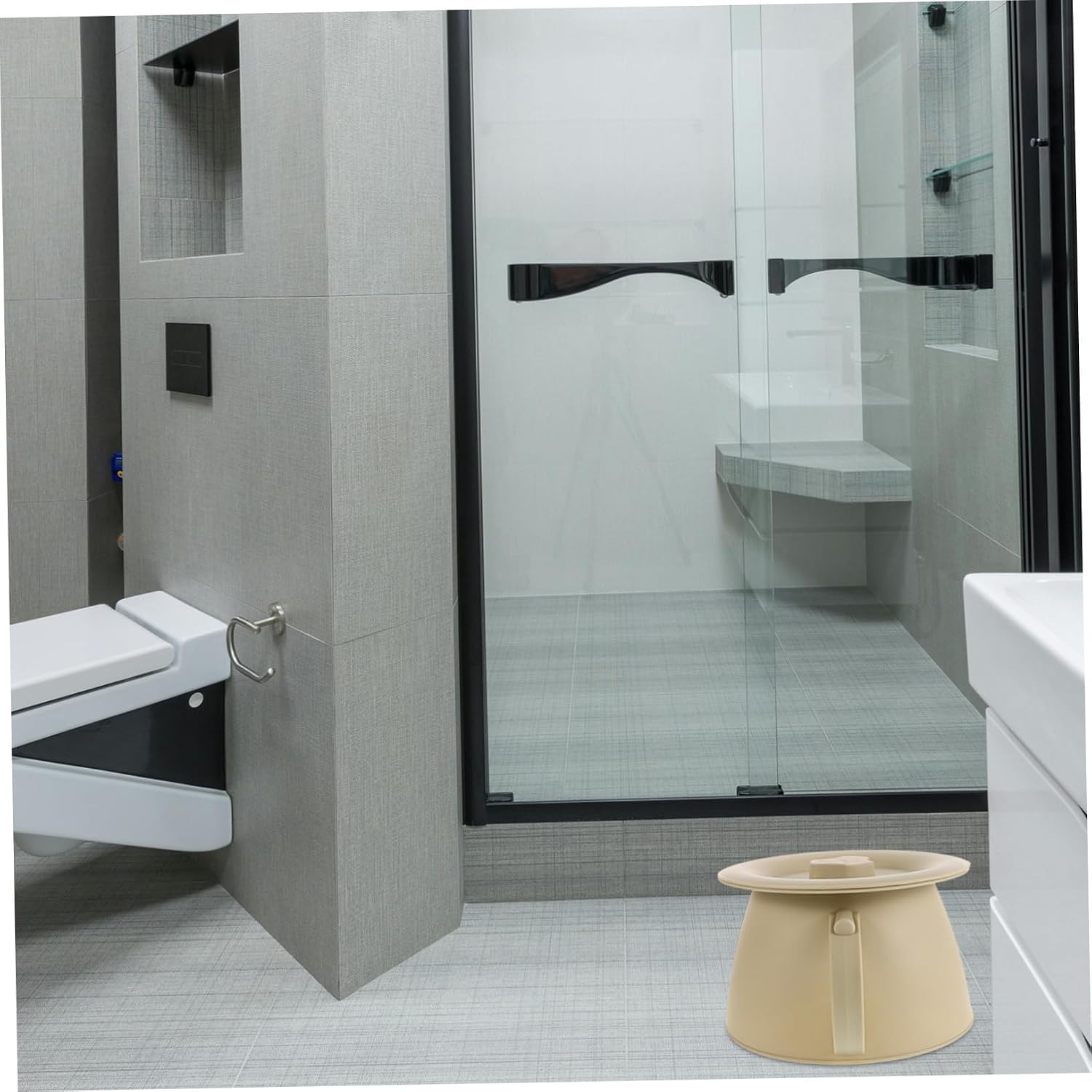 Chamber Pot with Lid Durable Plastic Bedpan for Boy Girl Women and Men Light Yellow Urinal Bottle for Convenient Use at Home Travel and Outdoor Activities