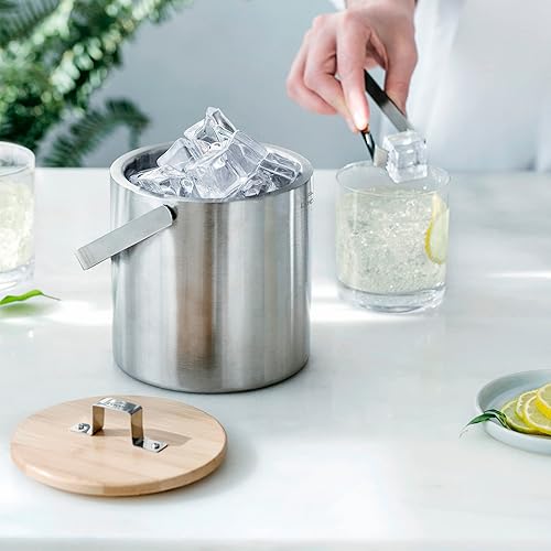 Miniatura 3 de LACOR 65514 Nordic Ice Container, Acero Inoxidable, Aislante Doble Pared, Incluye Abrazadera Tapa 100% Bambú Natural 1810, 5.5 in, Capacidad 1,3 L