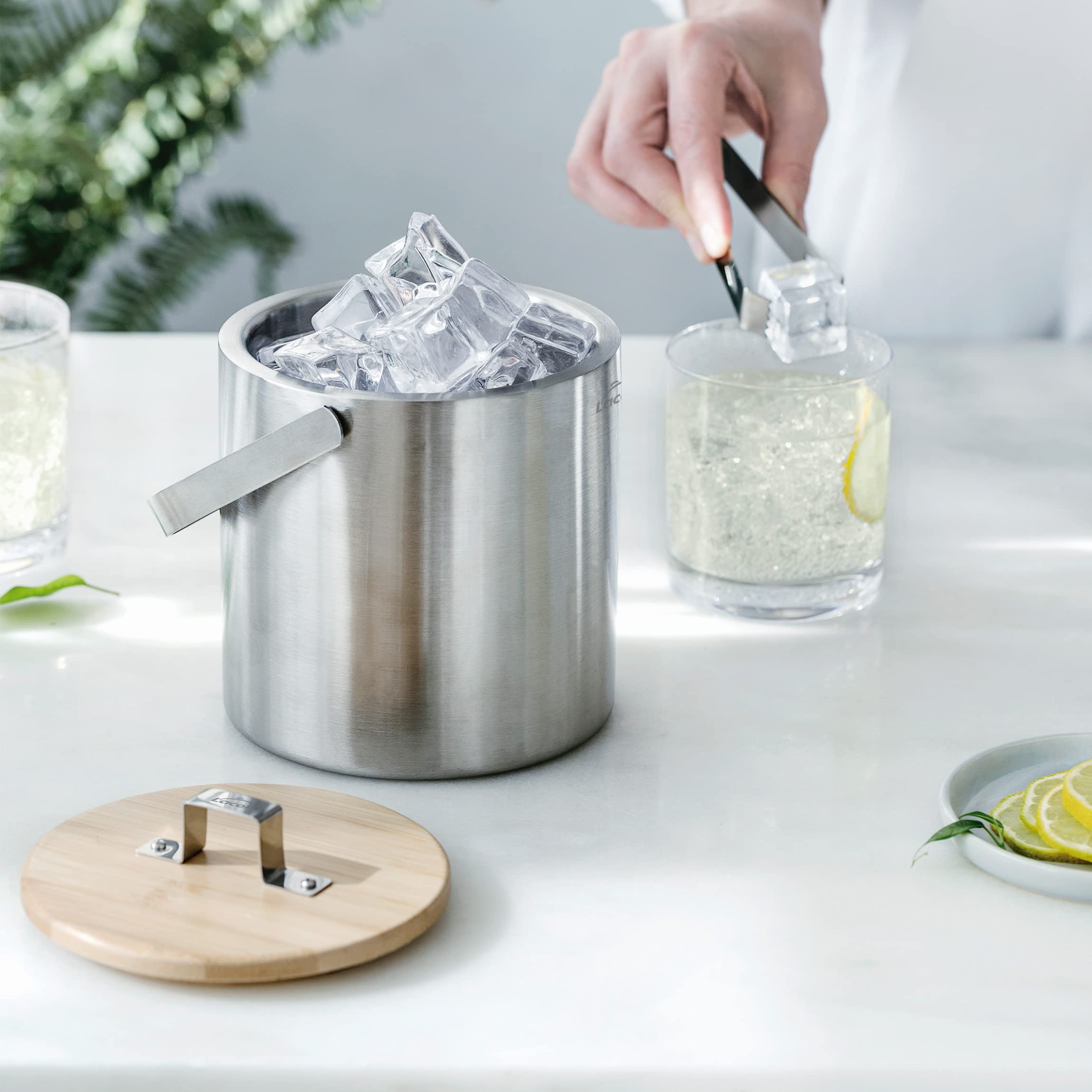Lacor - 65514 - Seau à glace NORDIC, Conteneur à glace, acier inoxydable, isolation double paroi, comprend plateau en bambou 100% naturel et pince en acier inoxydable 18/10, 14 cm, Capacité: 1,3 L